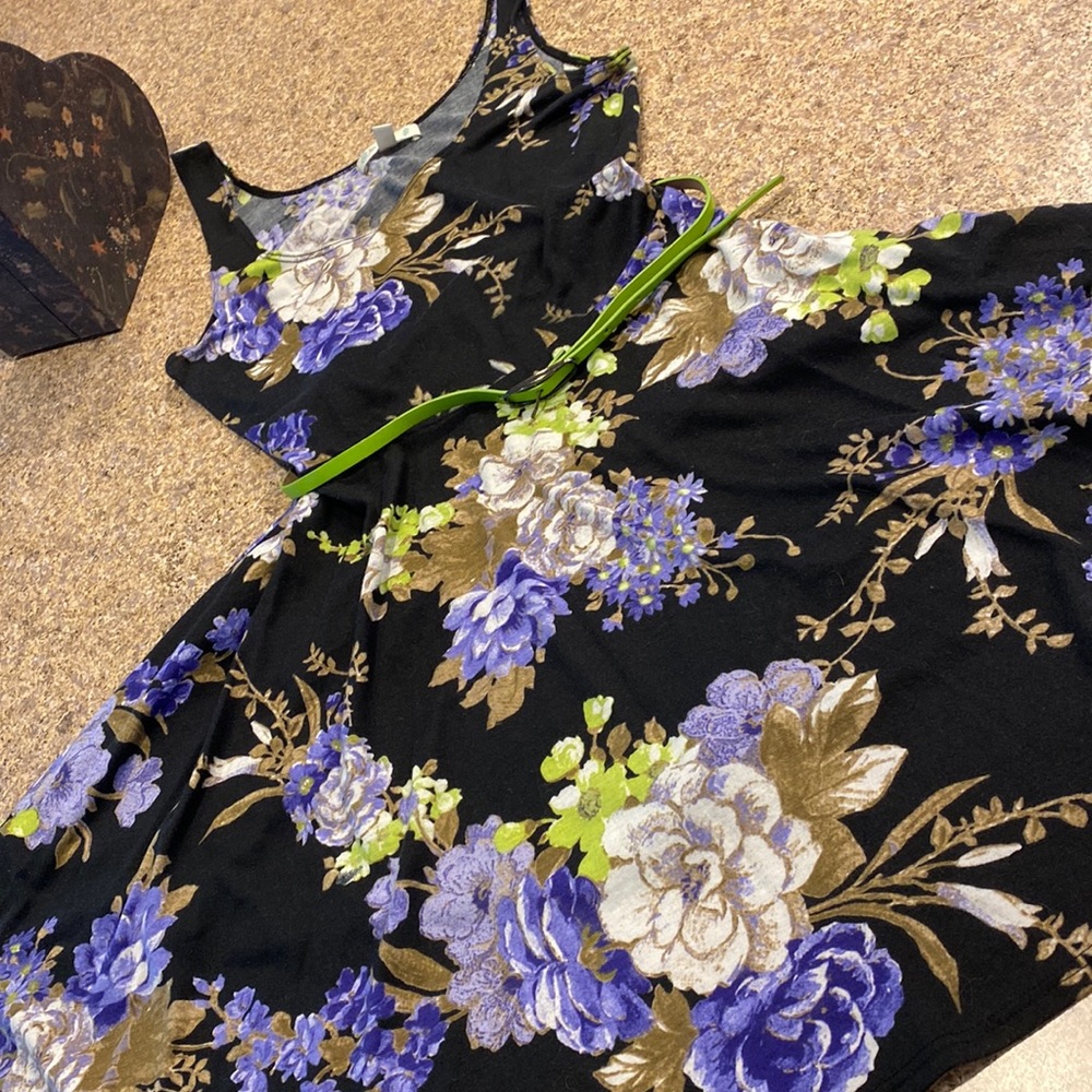 Love Fire Floral Dress Medium I believe This is Juniors Sizing